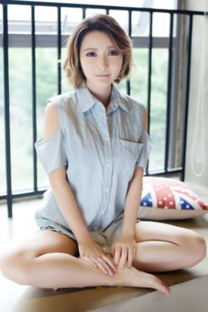女闺蜜鞋袜调教女虐女_DVD免费观看最新